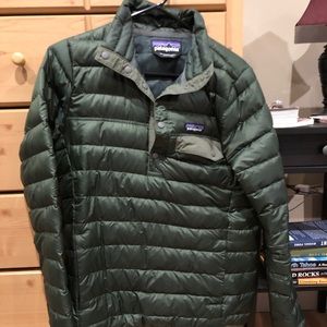 Green Patagonia Pull Over Down Jacket